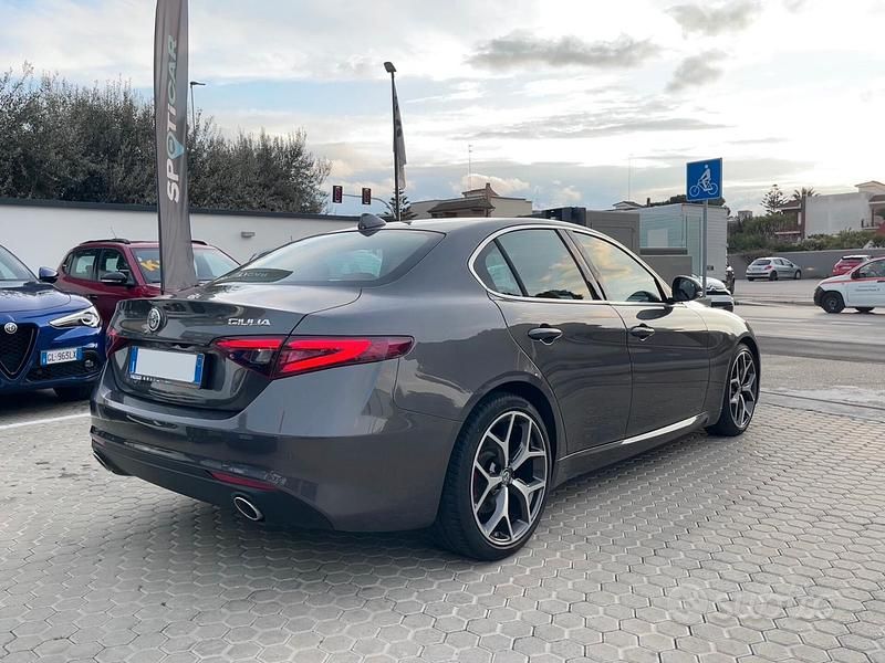 Usata Alfa Romeo Giulia Executive 190 CV (139 kW) 2019 Grigio Berlina