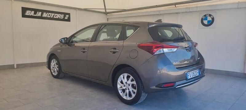 Usata Toyota Auris Hybrid Business Edition 99 CV (72 kW) 2018 Grigio Berlina