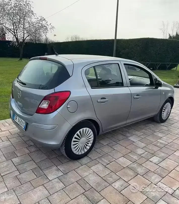 Używany Opel Corsa 75 KM (55 kW) 2008 Szary Hatchback