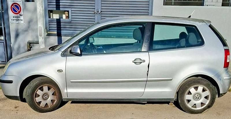 Usata VW Polo 64 CV (47 kW) 2005 Argento Berlina