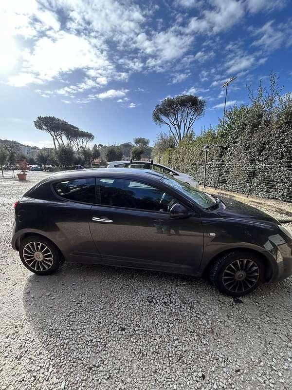 Second-hand Alfa Romeo MiTo Distinctive 79 CP (58 kW) 2014 Negru Hatchback