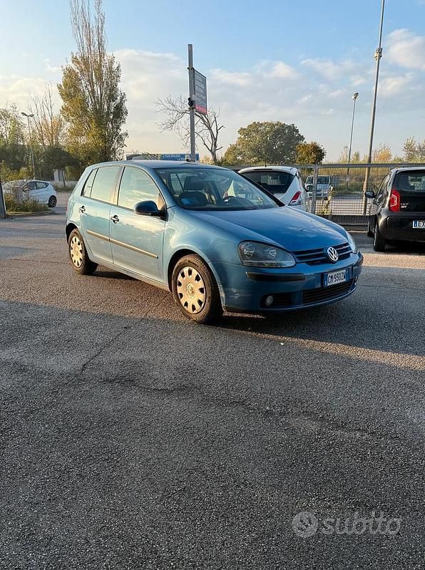 Usata VW Golf IV Trendline 75 CV (55 kW) 2004 Blu Berlina