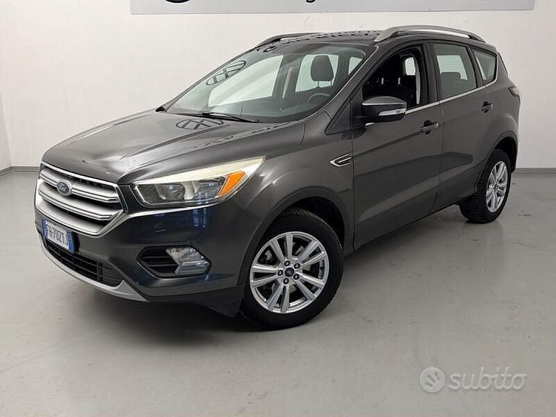 Usata Ford Kuga Business Edition 120 CV (88 kW) 2017 Grigio SUV
