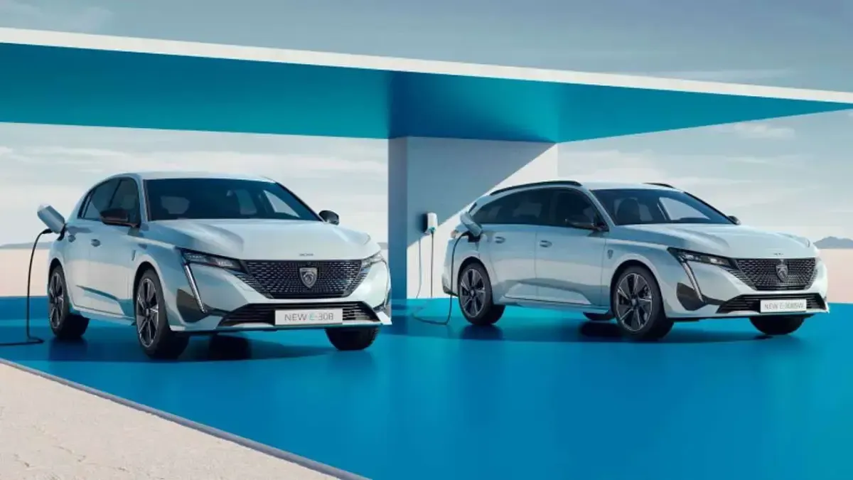 Nuova Peugeot e-308 GT 61 kW (84 CV) 2026 Argento Utilitaria