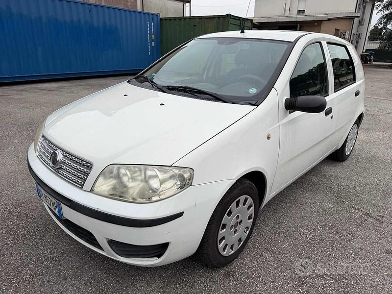 Usata Fiat Punto Active 59 CV (43 kW) 2009 Bianco Utilitaria