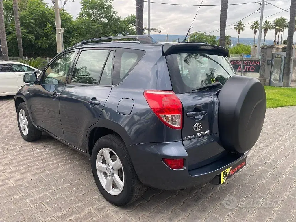 Usata Toyota RAV4 Sol 136 CV (100 kW) 2006 Grigio SUV