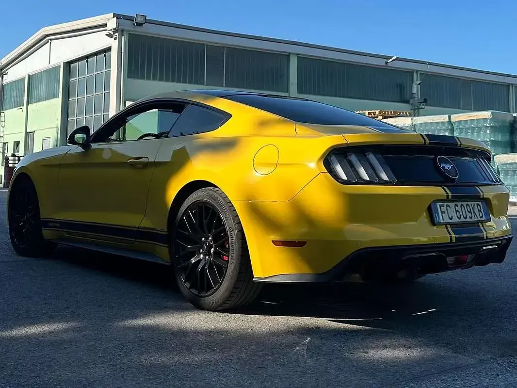 Usata Ford Mustang Fastback 317 CV (233 kW) 2016 Giallo Coupé