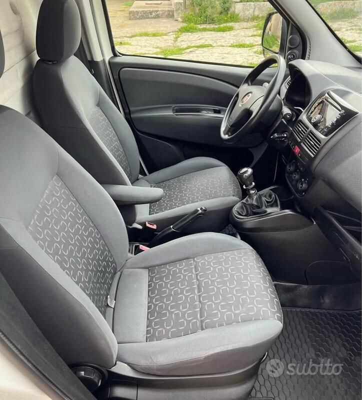 Usata Fiat Doblò 90 CV (66 kW) 2012 Bianco Monovolume