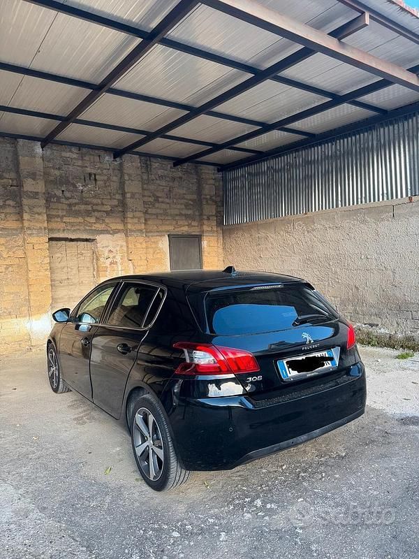 Usata Peugeot 308 130 CV (95 kW) 2019 Nero Berlina