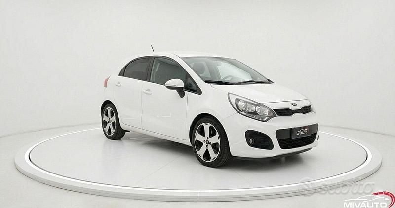 Usata Kia Rio 90 CV (66 kW) 2014 Bianco Berlina
