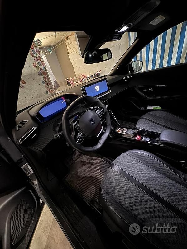 Usata Peugeot 2008 130 CV (95 kW) 2024 Grigio SUV