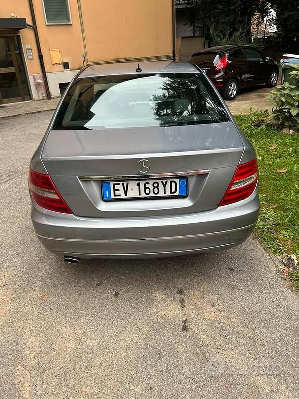 Usata Mercedes C220 170 CV (125 kW) 2013 Grigio Berlina