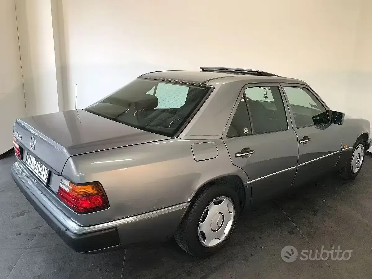 Usata Mercedes 200 122 CV (89 kW) 1989 Grigio Berlina