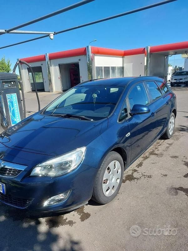 Usata Opel Astra 110 CV (80 kW) 2011 Blu Berlina