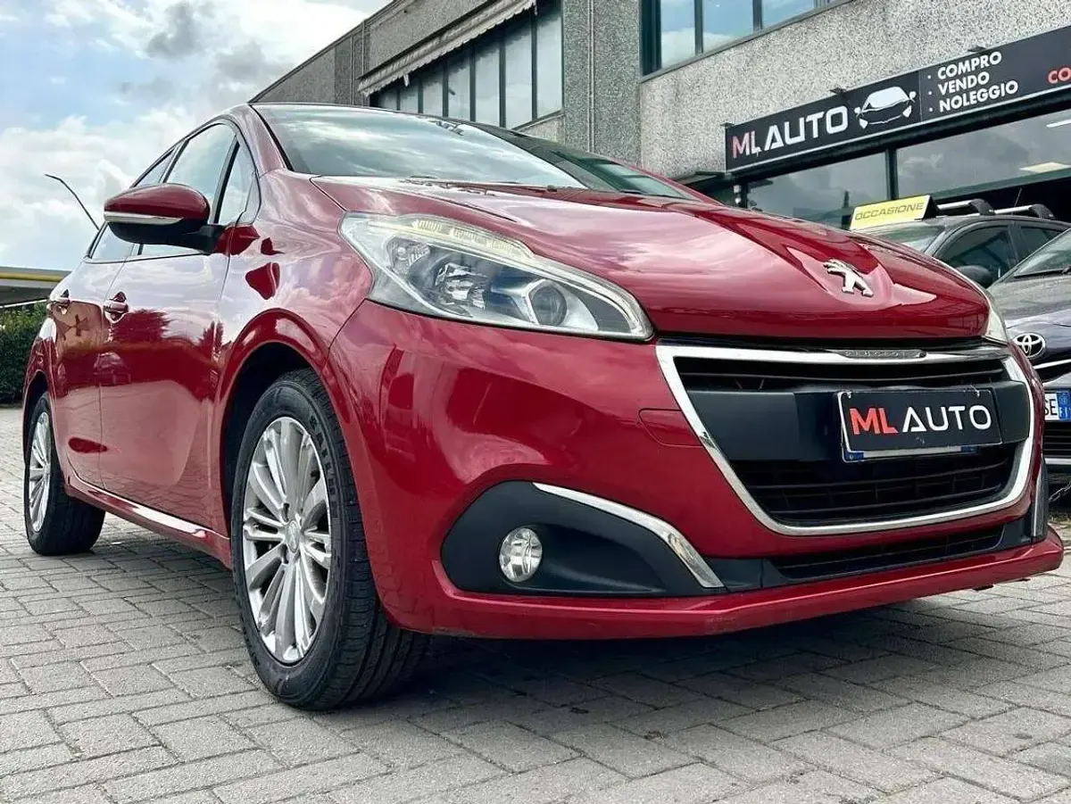 Usata Peugeot 208 Allure 82 CV (60 kW) 2017 Rosso Utilitaria