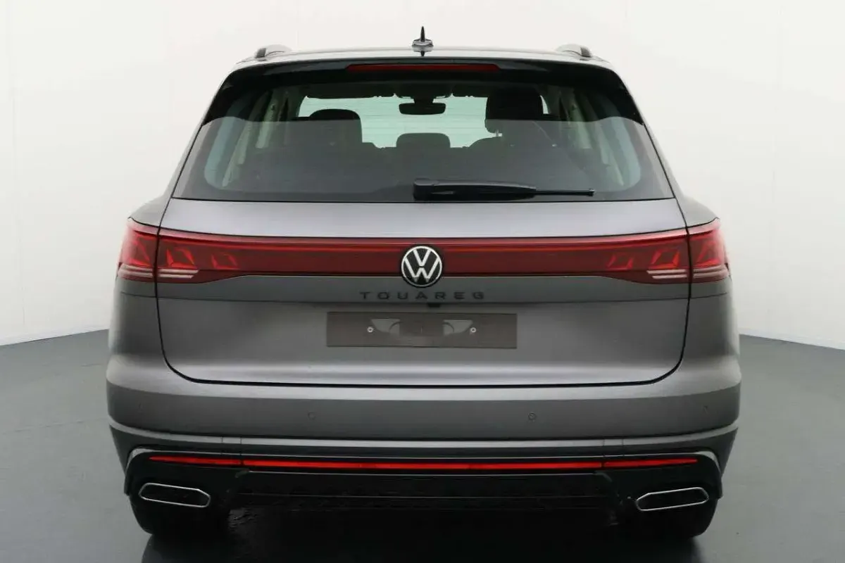 Nuova VW Touareg Edition 286 CV (210 kW) 2026 Grigio scuro SUV