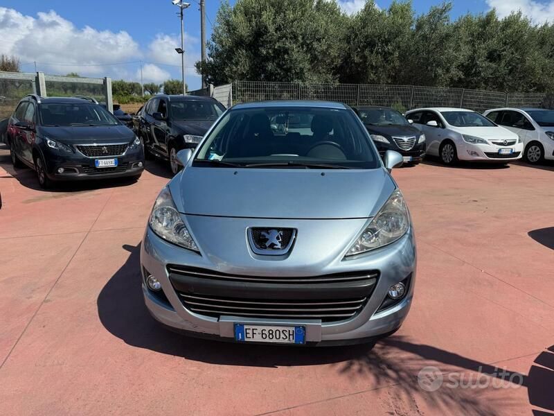 Gebraucht Peugeot 207 92 PS (67 kW) 2011 Grau Limousine