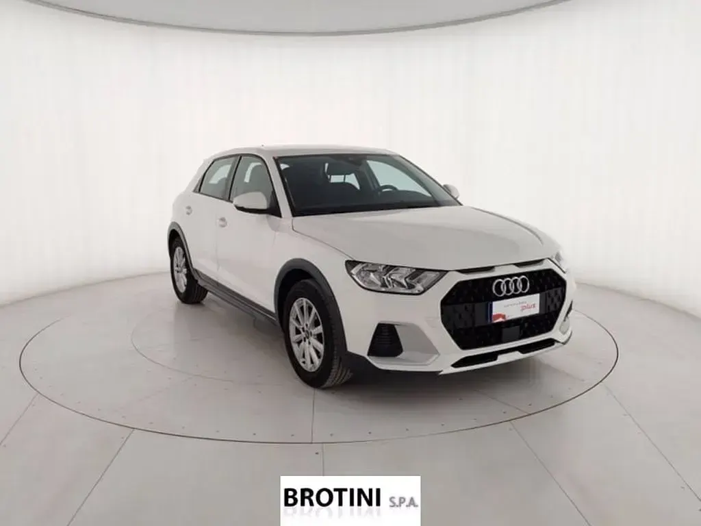 Usata Audi A1 Sportback Business 116 CV (85 kW) 2024 Bianco pastello Utilitaria