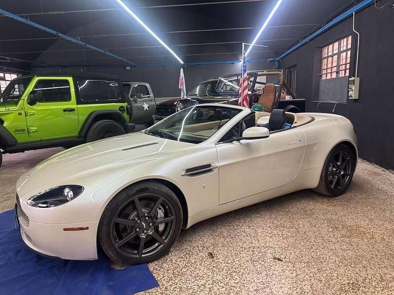 Usata Aston Martin V8 Vantage 385 CV (283 kW) 2008 Champagne metallik Cabrio