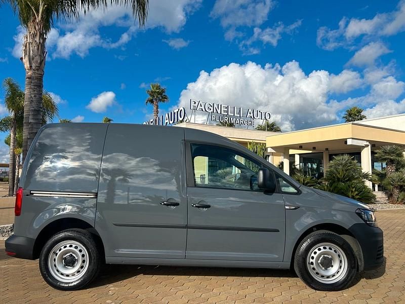 Usata VW Caddy 74 CV (54 kW) 2018 Grigio Monovolume