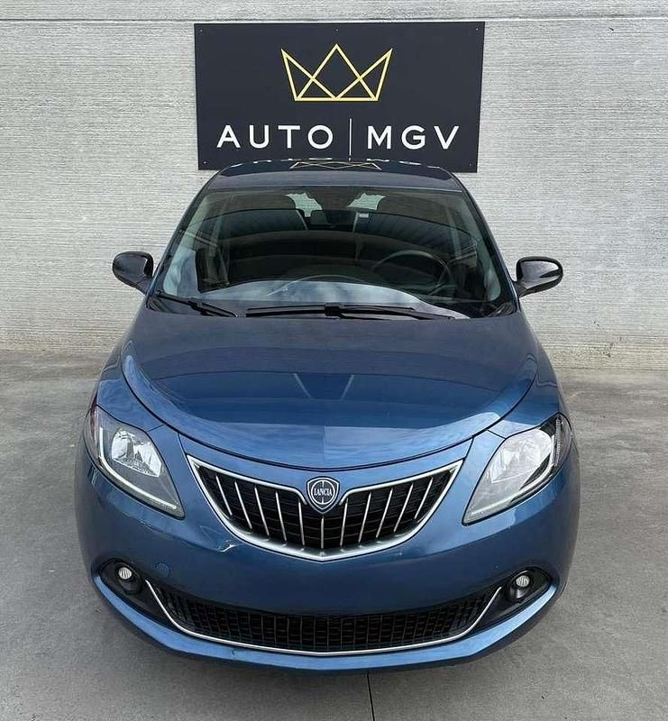 Usata Lancia Ypsilon Gold 69 CV (50 kW) 2023 Blu/azzurro Utilitaria