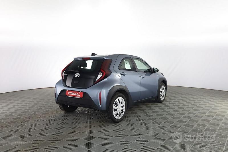 Usata Toyota Aygo X Active 72 CV (52 kW) 2025 Persian salt SUV