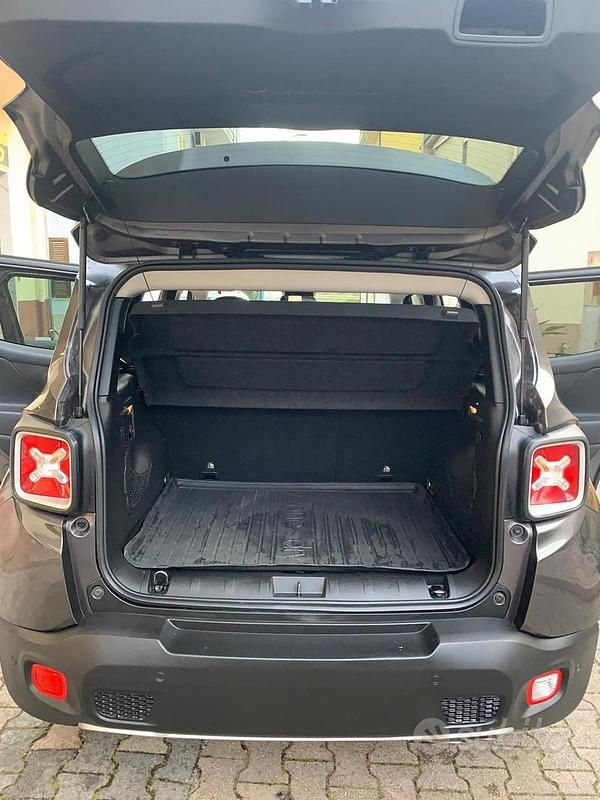 Usata Jeep Renegade Limited 140 CV (102 kW) 2017 Grigio SUV