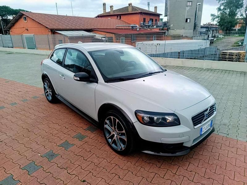 Usata Volvo C30 Summum 109 CV (80 kW) 2010 Perlato Utilitaria
