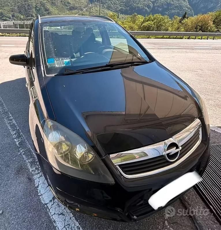 Usata Opel Zafira 2006 Nero Monovolume