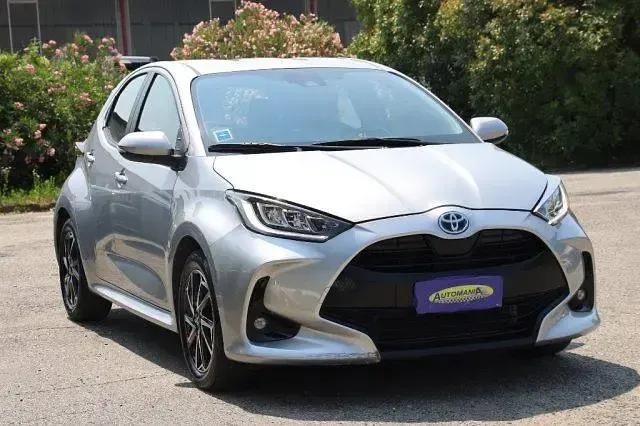 Usata Toyota Yaris Trend 92 CV (67 kW) 2023 Argento Utilitaria