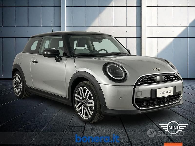 Usata Mini Cooper Classic 156 CV (114 kW) 2024 Argento Utilitaria