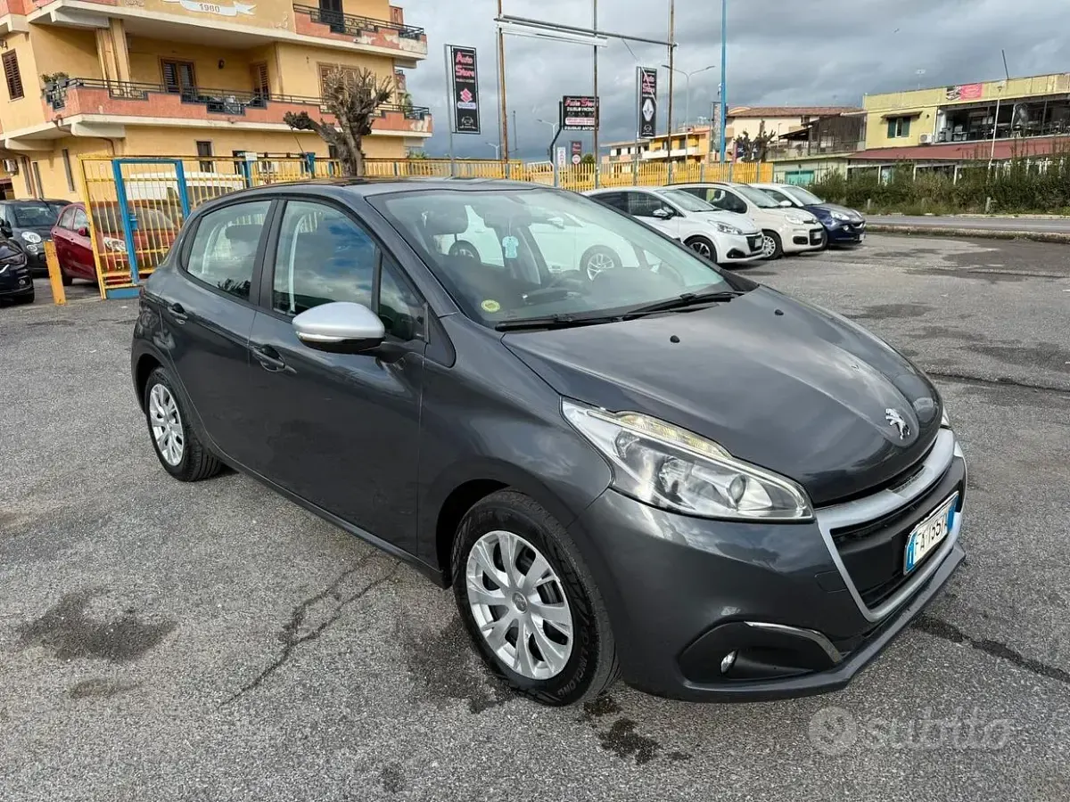 Usata Peugeot 208 68 CV (50 kW) 2015 Grigio Utilitaria