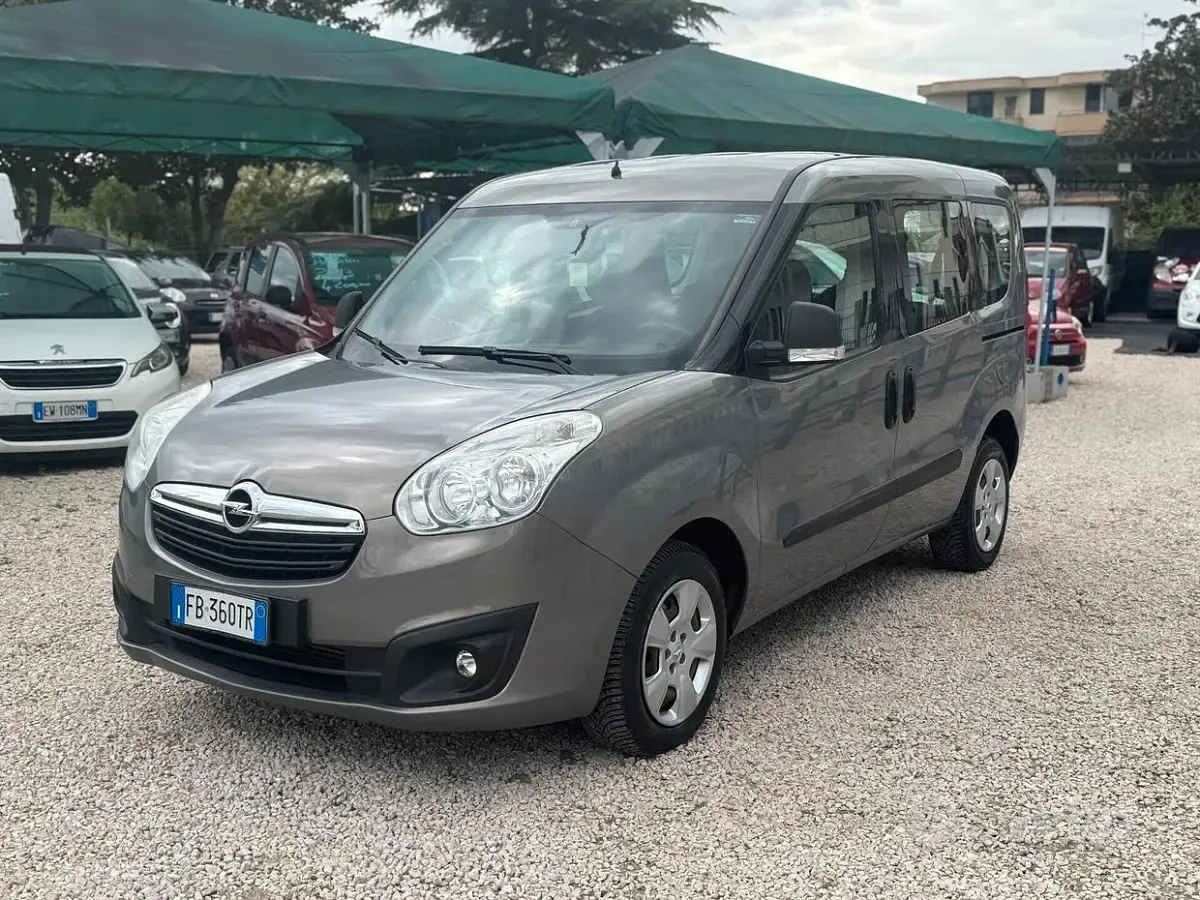 Usata Opel Combo 105 CV (77 kW) 2016 Grigio Monovolume