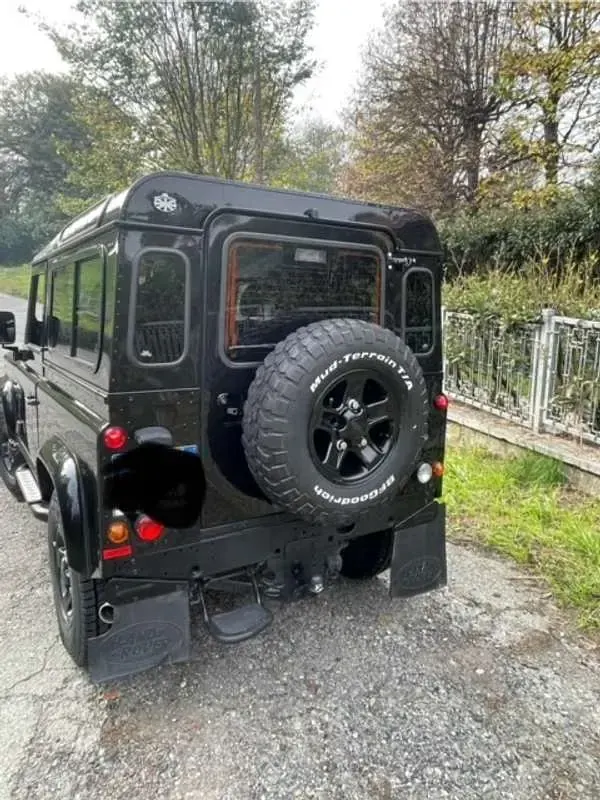 Usata Land Rover Defender 122 CV (89 kW) 2012 Nero Station wagon
