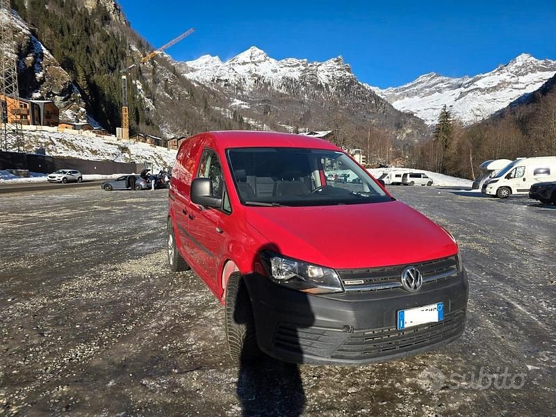Usata VW Caddy 122 CV (89 kW) 2016 Rosso Monovolume