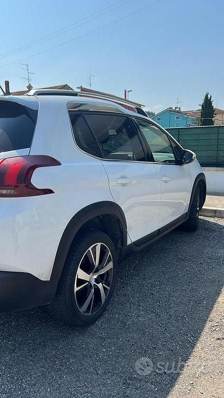 Usata Peugeot 2008 82 CV (60 kW) 2018 Bianco SUV