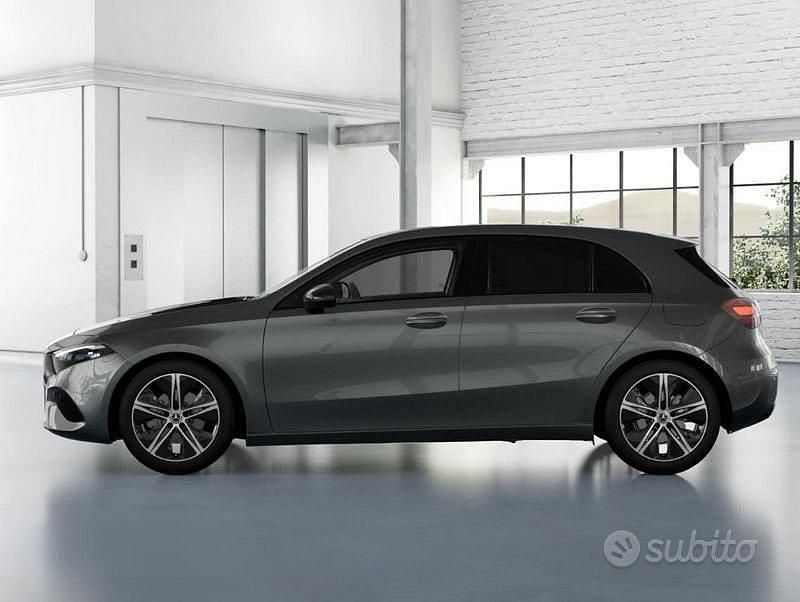 Usata Mercedes A180 Progressive 116 CV (85 kW) 2024 Grigio Berlina