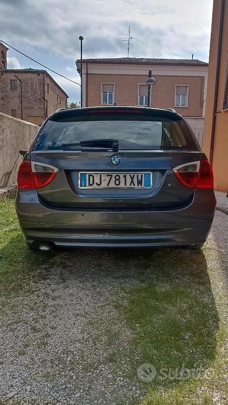 Usata BMW 318 122 CV (89 kW) 2007 Grigio Station wagon