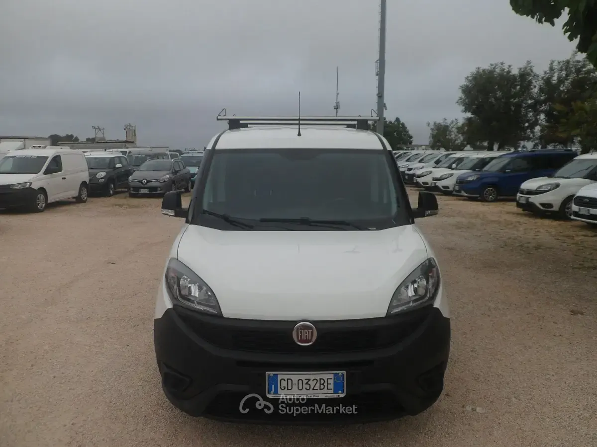 Usata Fiat Doblò 105 CV (77 kW) 2021 Bianco Monovolume