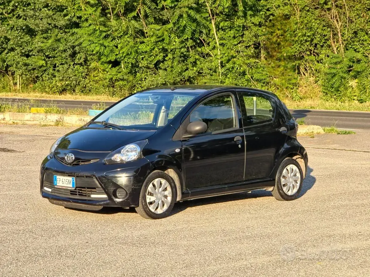 Usata Toyota Aygo Connect Style 68 CV (50 kW) 2012 Nero Utilitaria