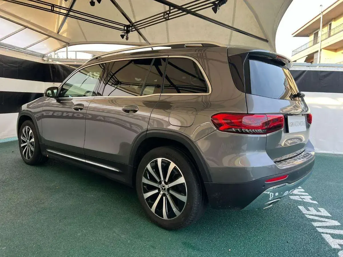 Usata Mercedes GLB200 150 CV (110 kW) 2022 Grigio montagna SUV