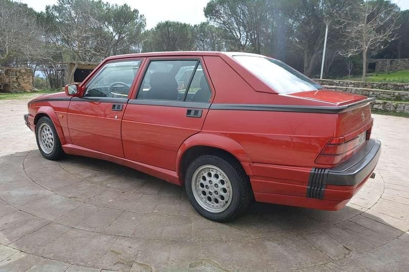 Usata Alfa Romeo 75 Quadrifoglio Verde 165 CV (121 kW) 1991 Rosso Berlina