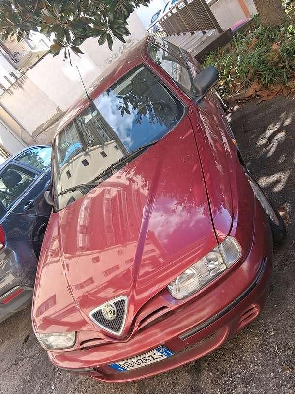 Rosso Usata 1999 Alfa Romeo 145 Due volumi | 3000 € (Cara) - Immagine 1/4