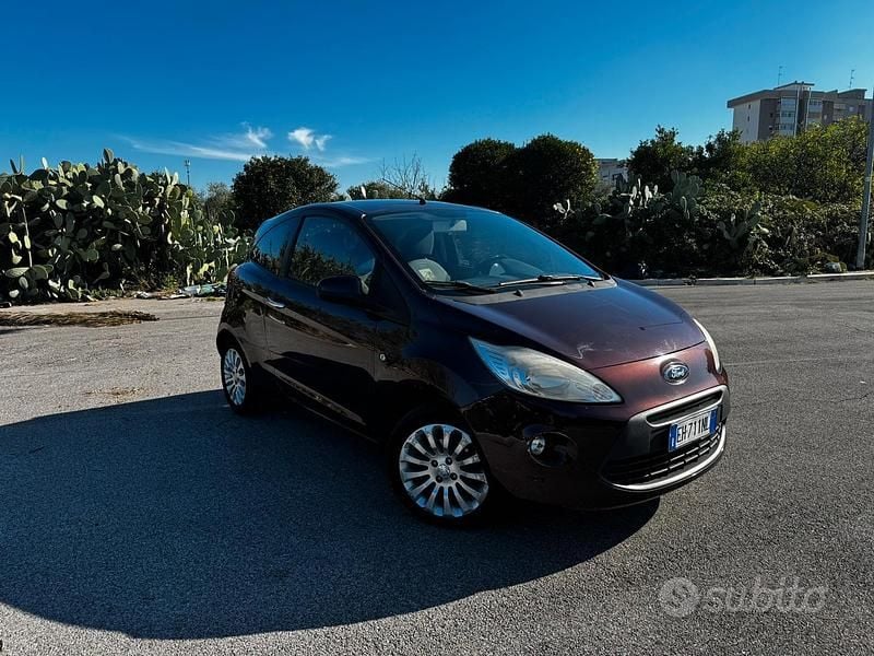 Usata 2011 Ford Ka Tre volumi | 4100 € (Buon prezzo) - Immagine 1/4