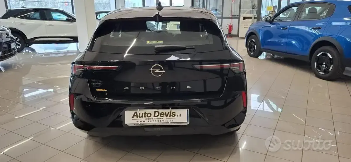 Usata Opel Astra Edition 110 CV (80 kW) 2023 Nero Utilitaria
