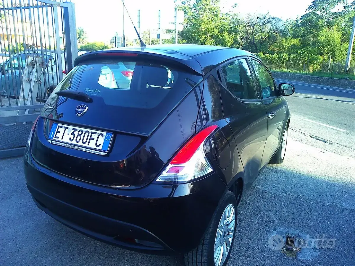 Usata Lancia Ypsilon Silver 80 CV (58 kW) 2013 Nero Utilitaria