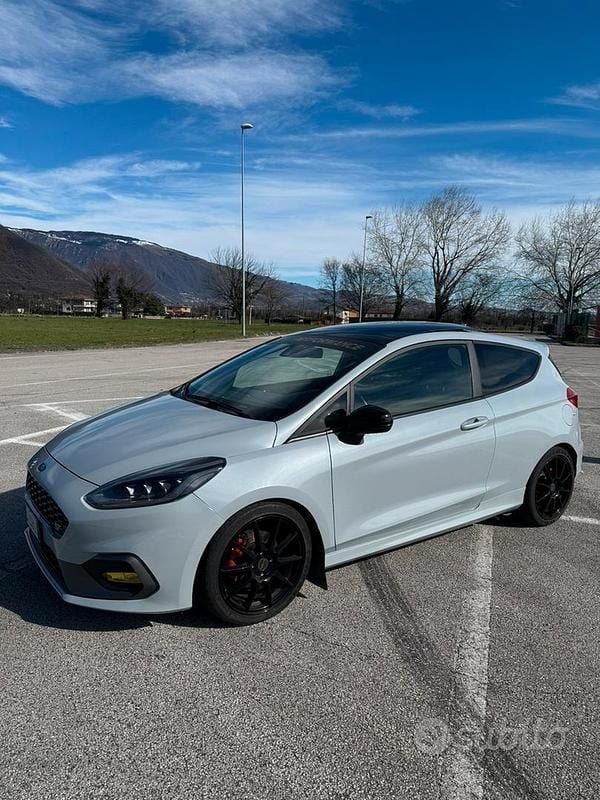 Usata Ford Fiesta ST 200 CV (147 kW) 2019 Grigio Utilitaria