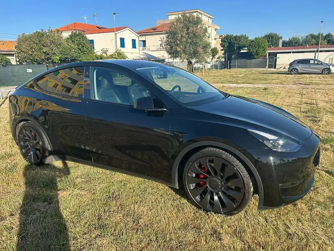 Usata Tesla Model Y Performance 185 kW (252 CV) 2023 Nero SUV