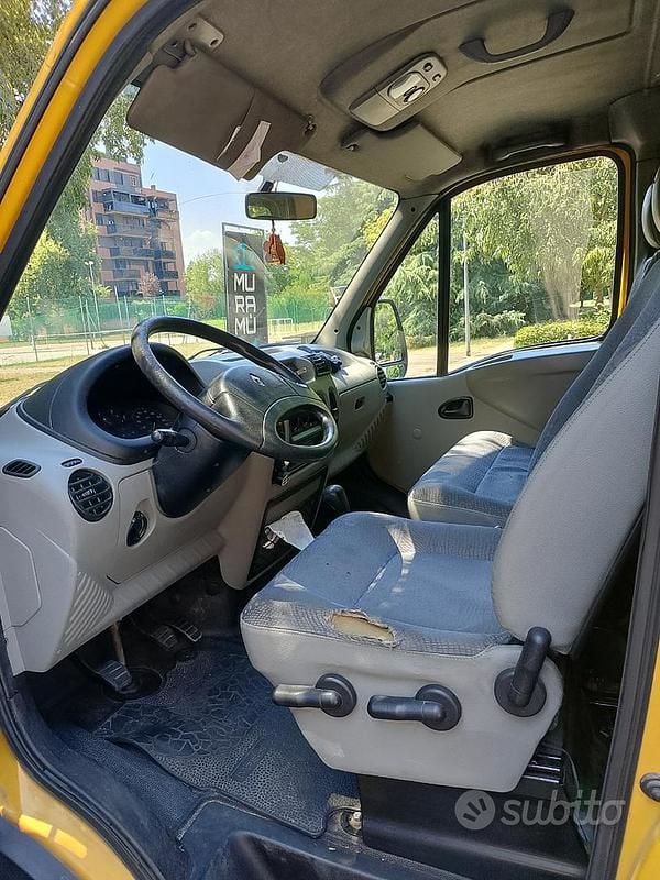 Usata Renault Master 90 CV (66 kW) 2002 Giallo Furgone