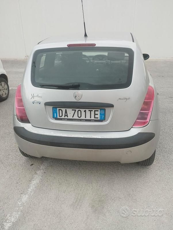 Usata Lancia Ypsilon 75 CV (55 kW) 2006 Grigio Utilitaria